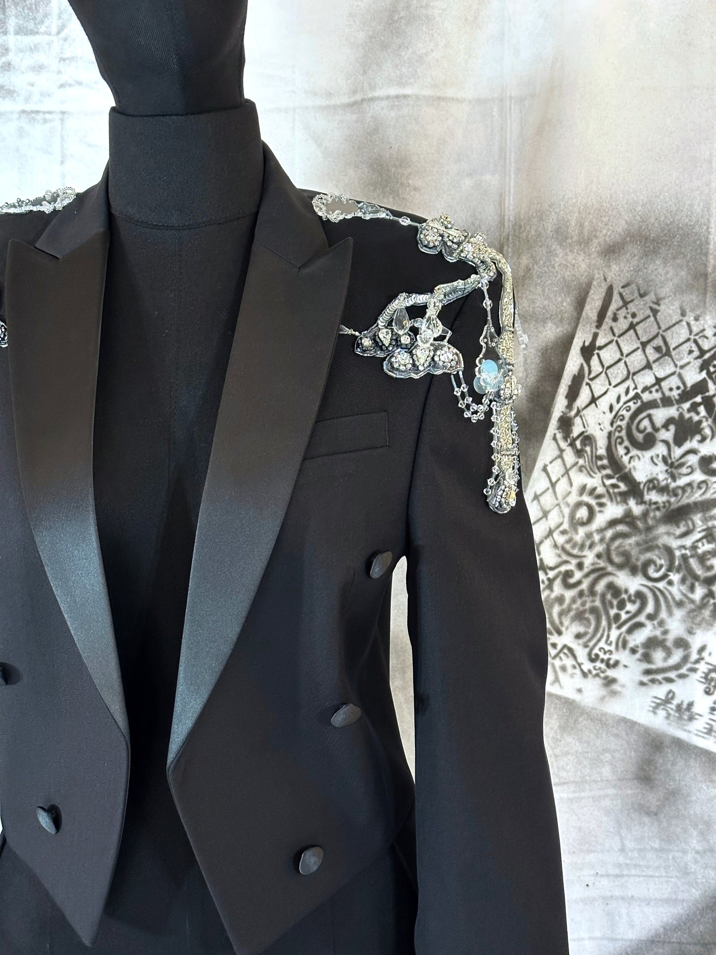 Puzzle Chandelier Tailcoat