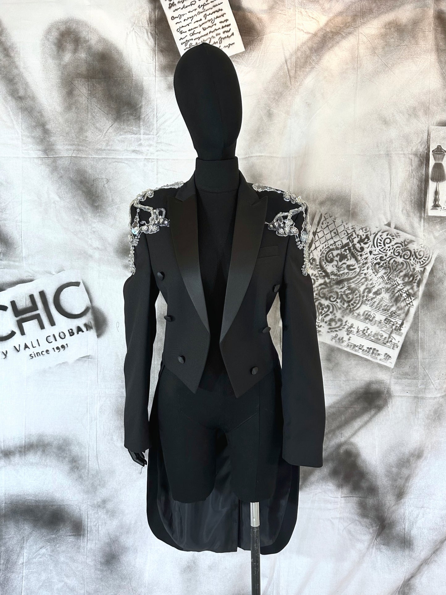 Puzzle Chandelier Tailcoat