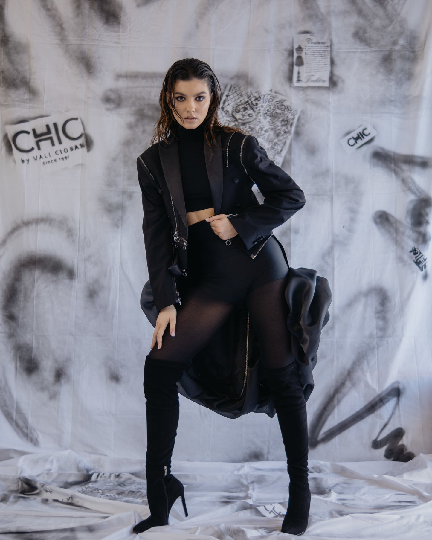 Puzzle Tailcoat With Organza Details And Metalic Zippers