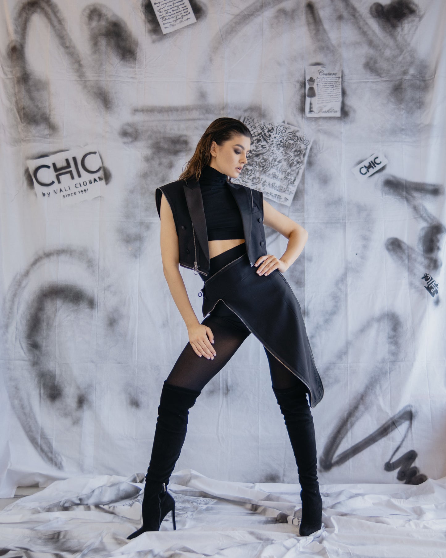 Puzzle Tailcoat With Organza Details And Metalic Zippers