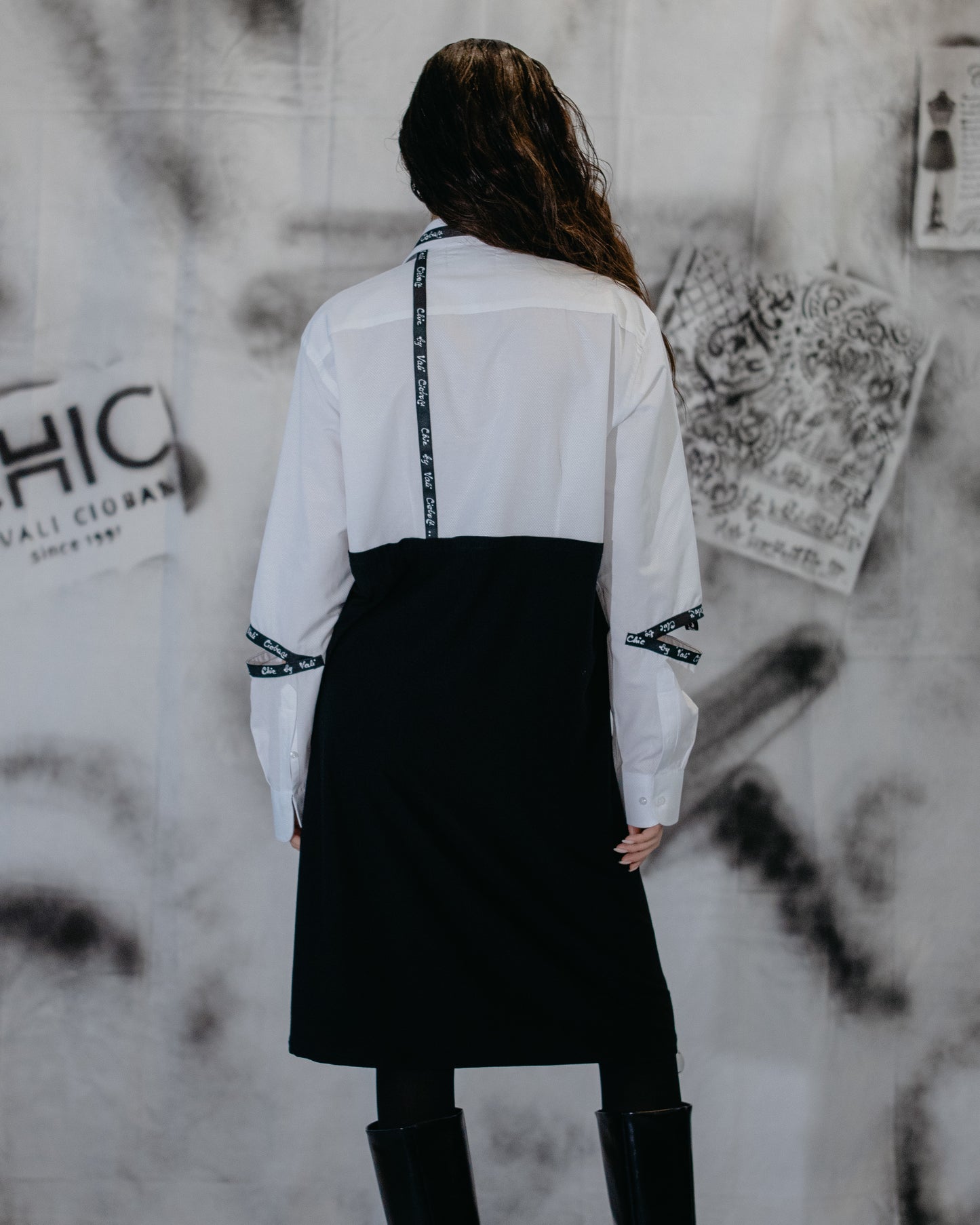 Puzzle - Black and White Dress