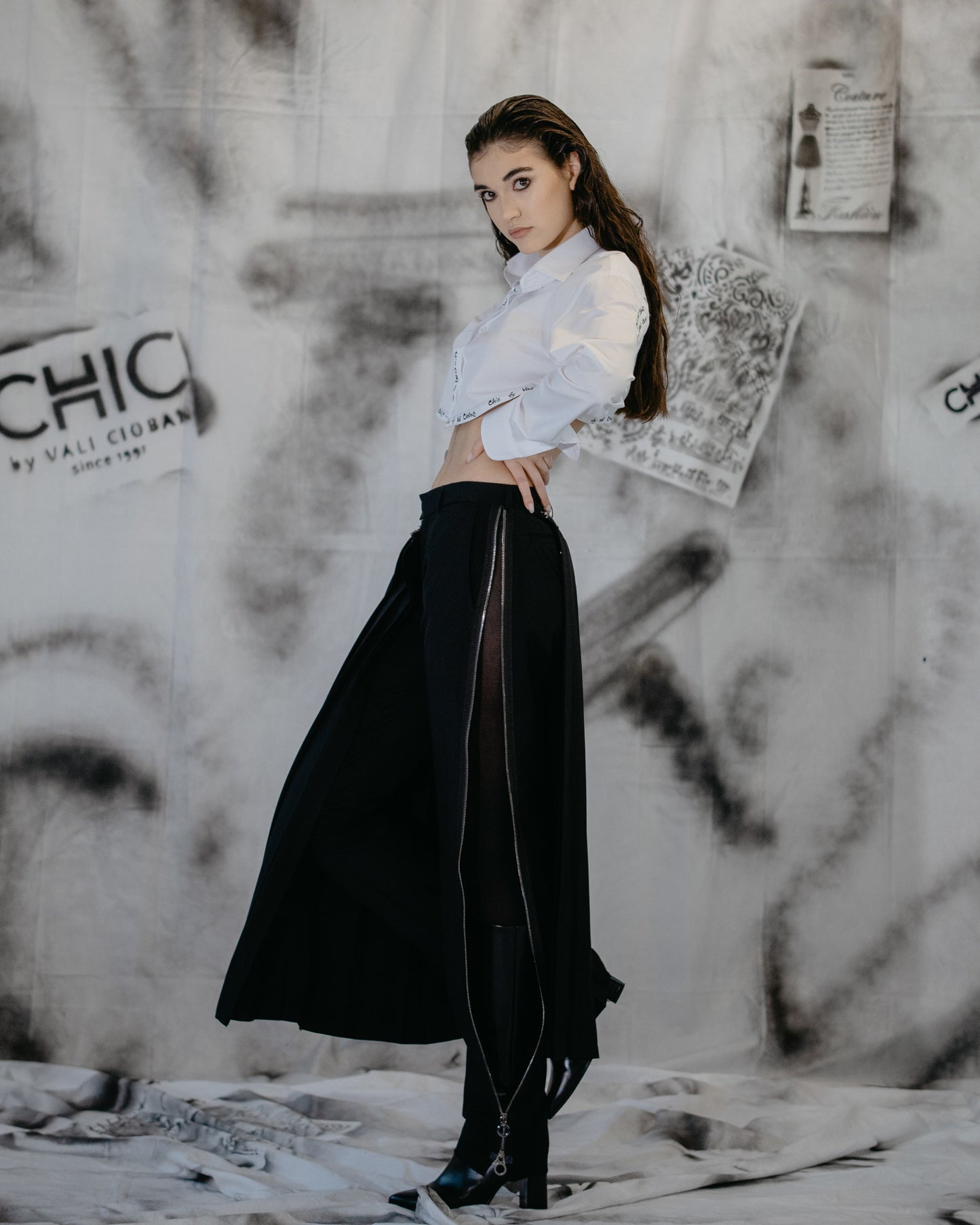 Puzzle - Cropped Shirt