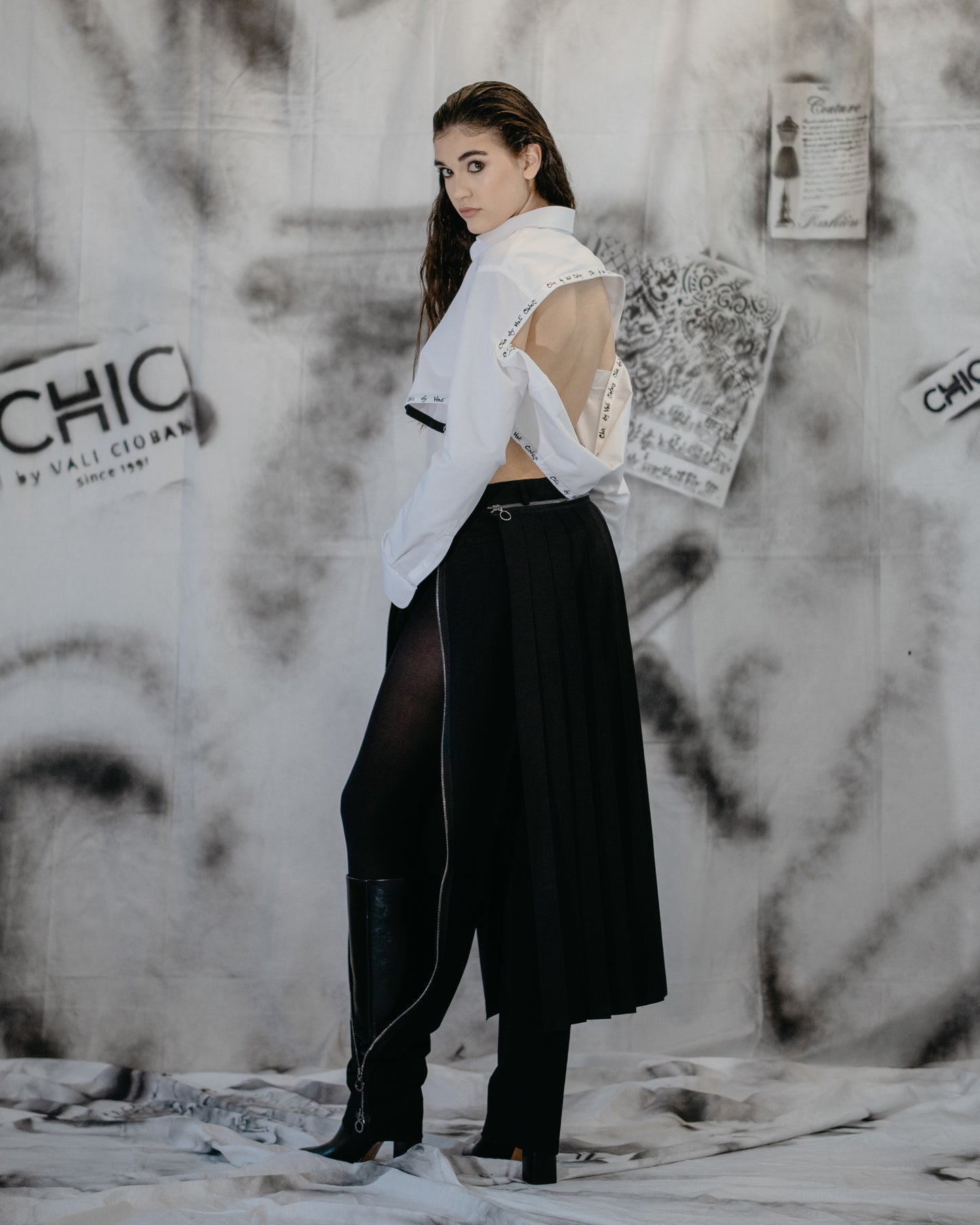 Puzzle - Cropped Shirt
