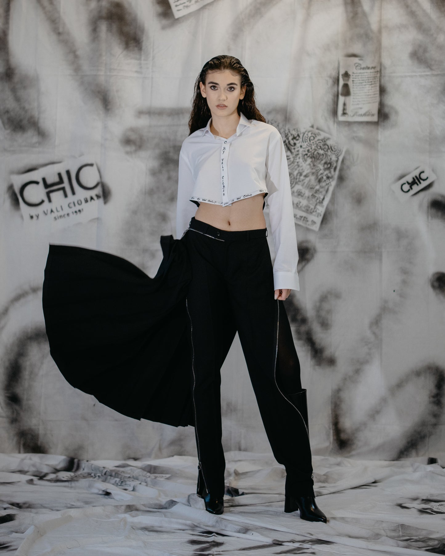Puzzle - Cropped Shirt