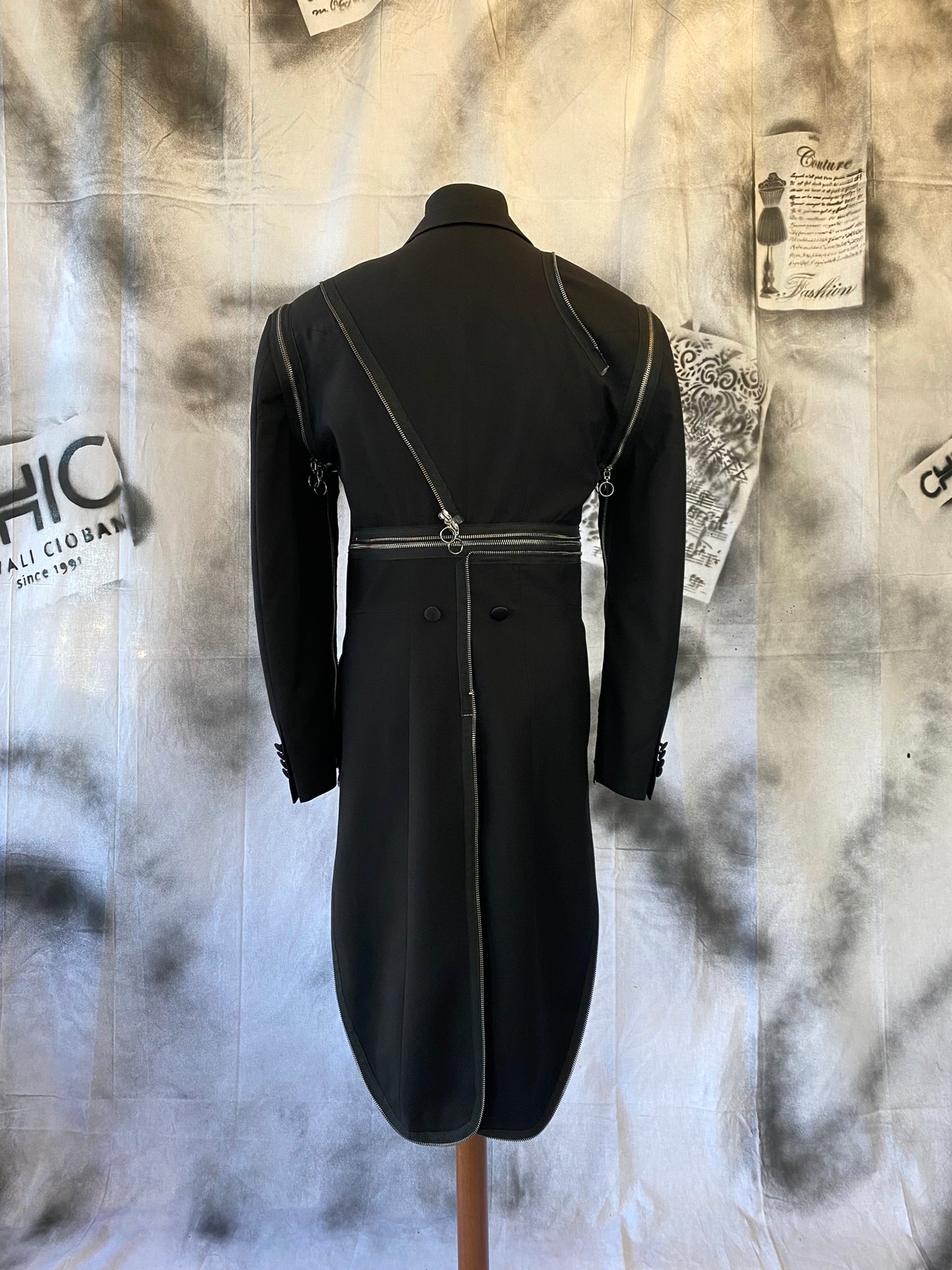 Puzzle Tailcoat With Organza Details And Metalic Zippers