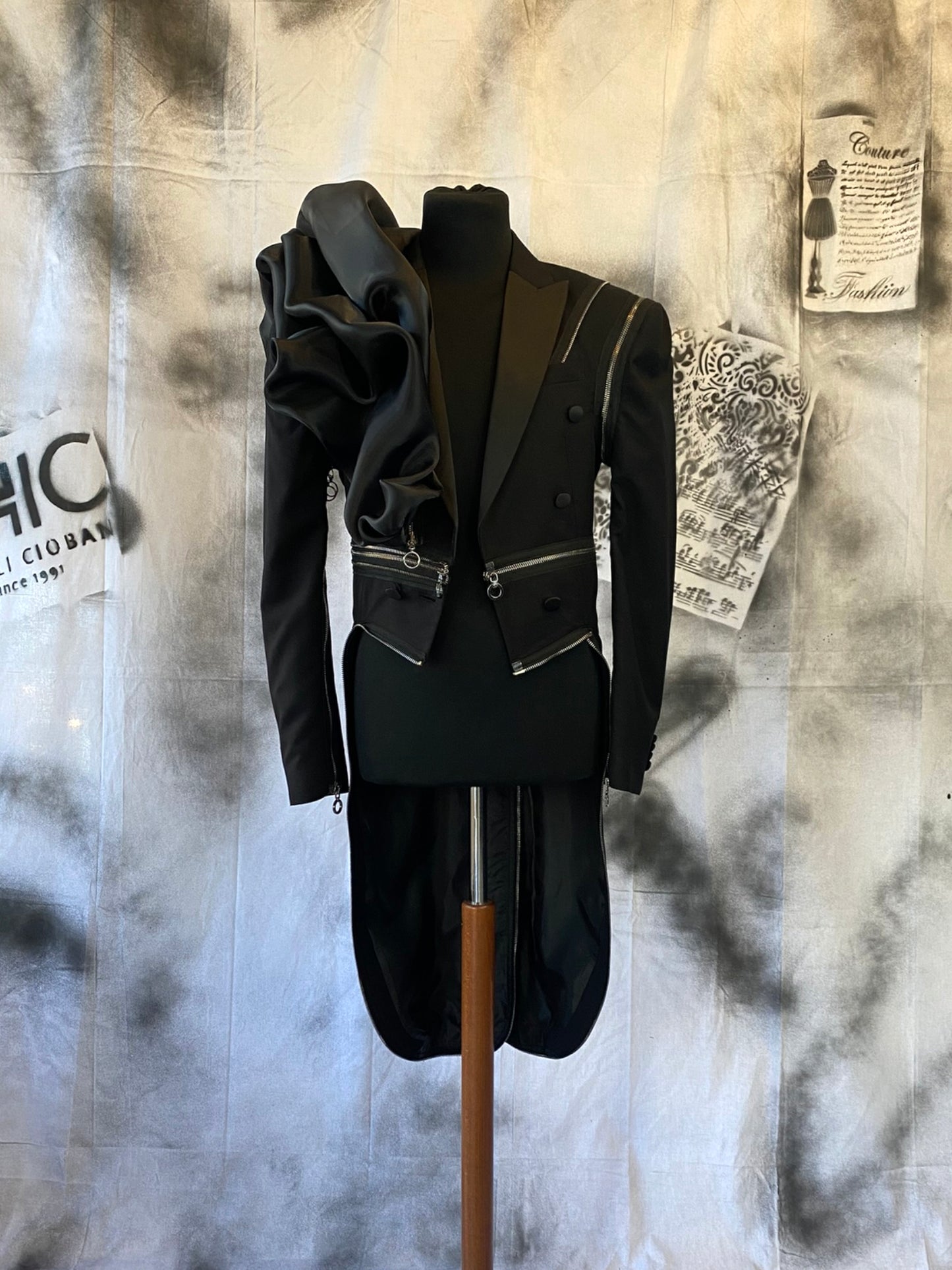 Puzzle Tailcoat With Organza Details And Metalic Zippers