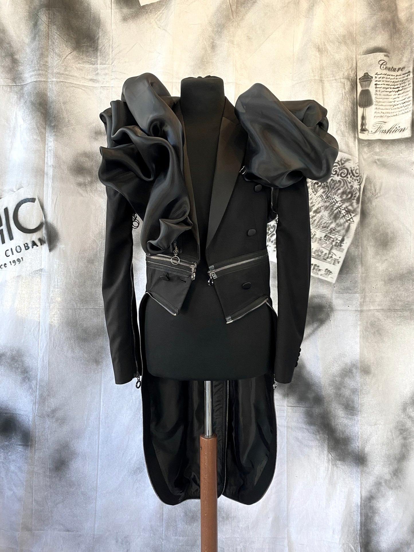 Puzzle Tailcoat With Organza Details And Metalic Zippers