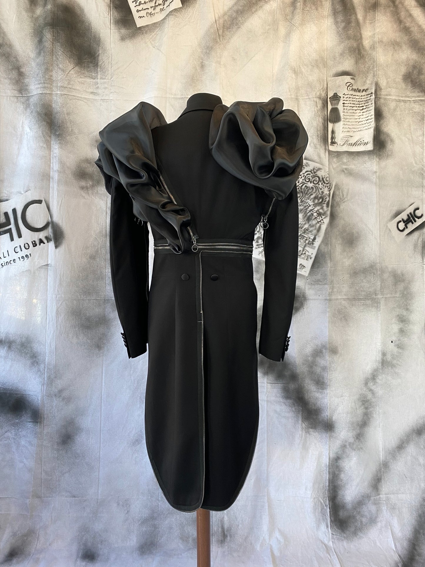 Puzzle Tailcoat With Organza Details And Metalic Zippers