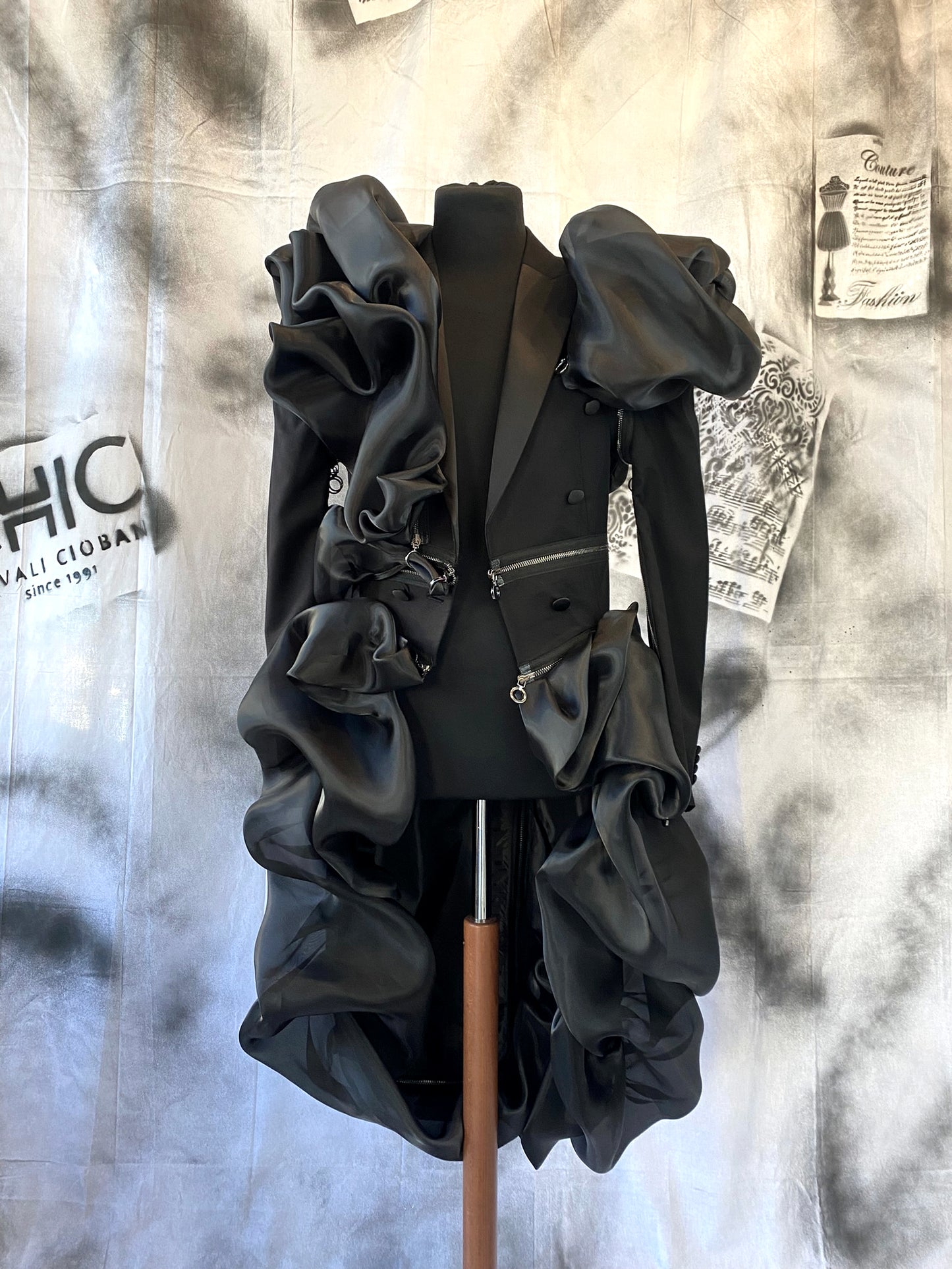 Puzzle Tailcoat With Organza Details And Metalic Zippers