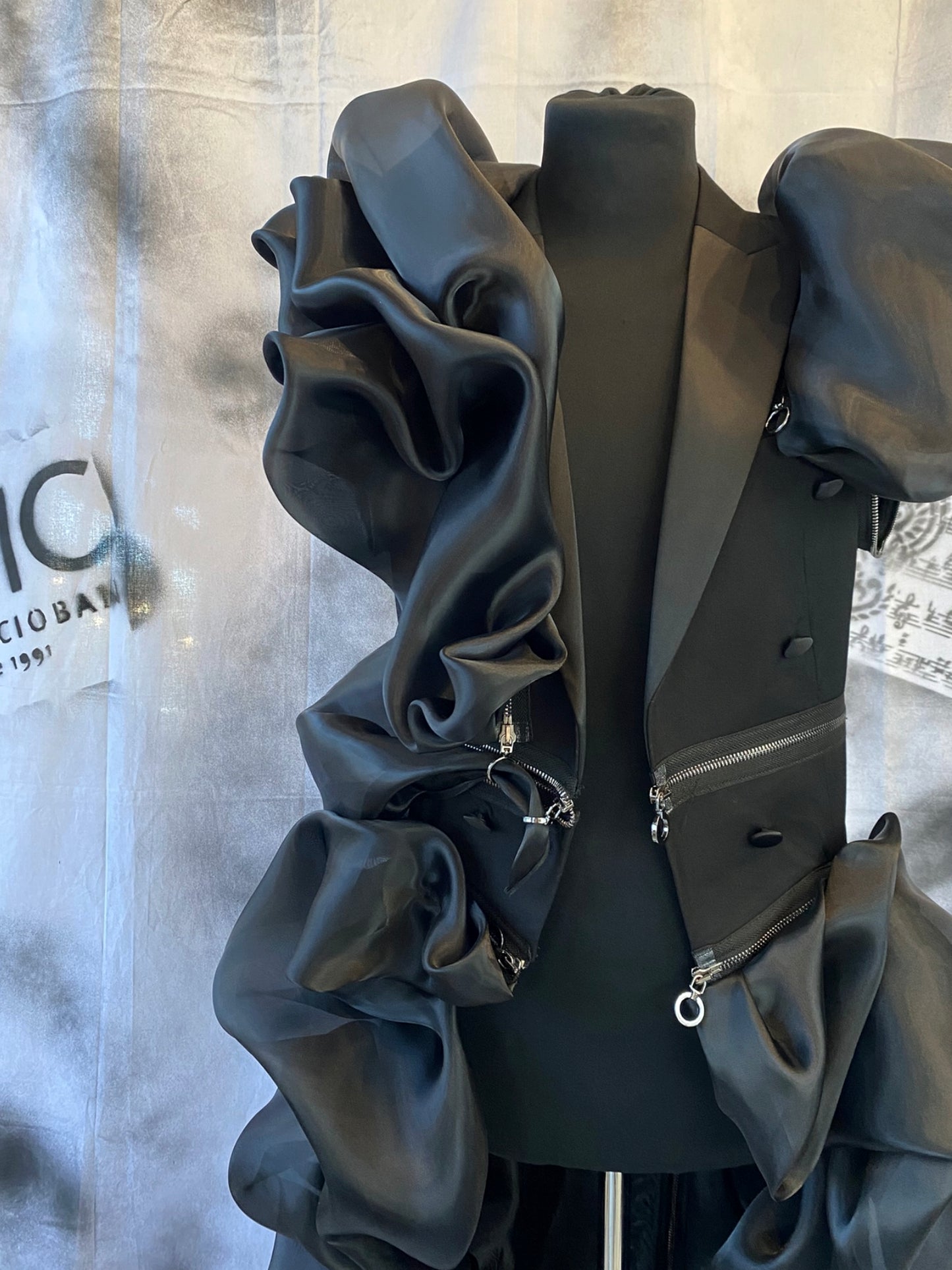 Puzzle Tailcoat With Organza Details And Metalic Zippers
