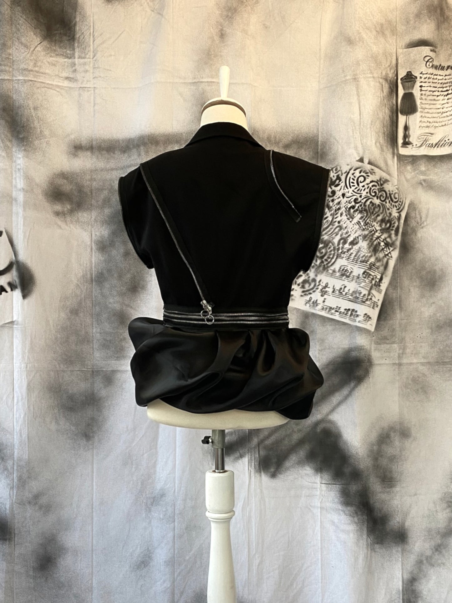 Puzzle Tailcoat With Organza Details And Metalic Zippers