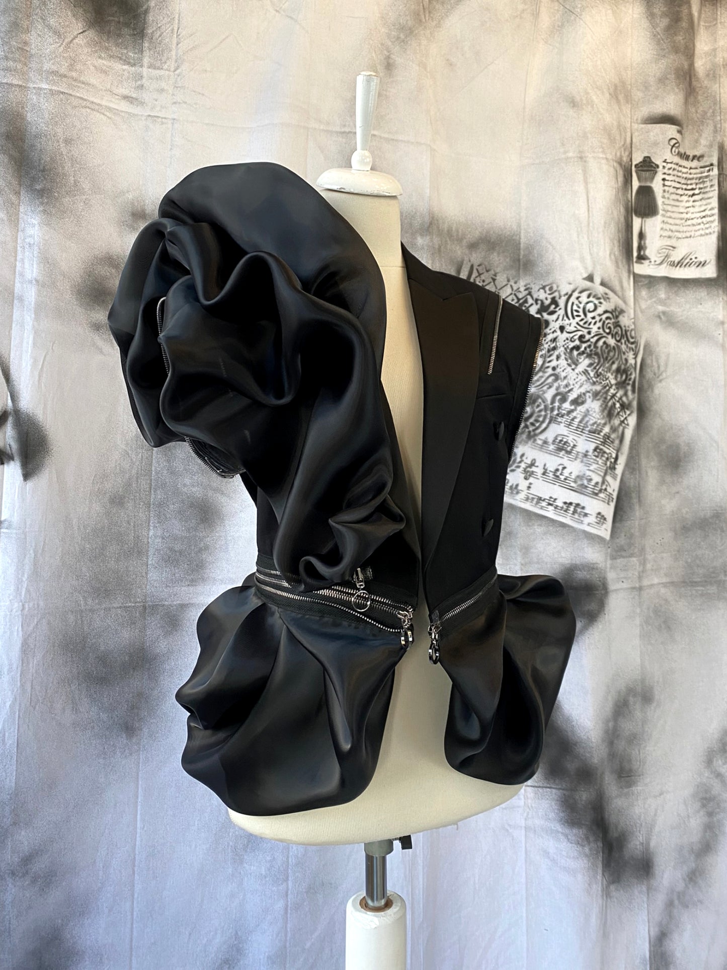 Puzzle Tailcoat With Organza Details And Metalic Zippers