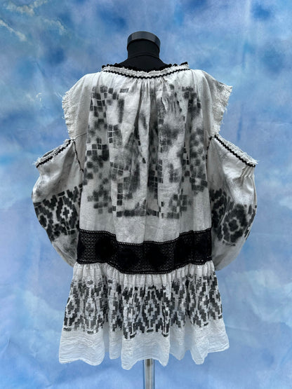 "Dor" White Dress With Black Hand-painted Details
